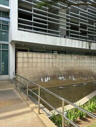 North Bridge Road (D7), Retail #454347041